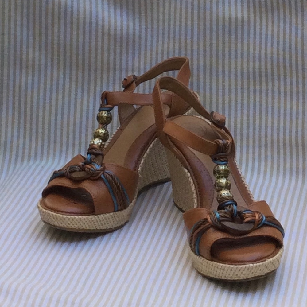 Nurture Amazing fun stylish platform wedges! Fun for vacations, beach!